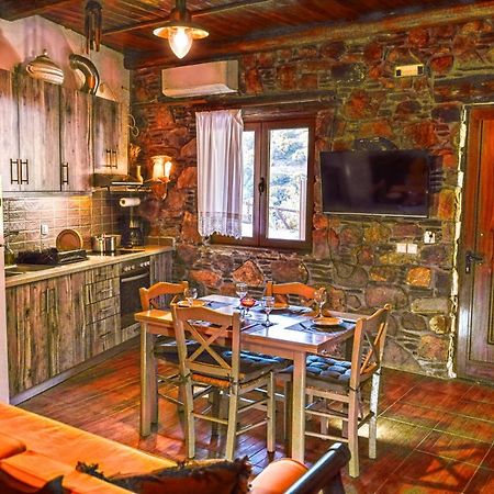 "Pefkopetro" Traditional House Keramoti  Екстер'єр фото
