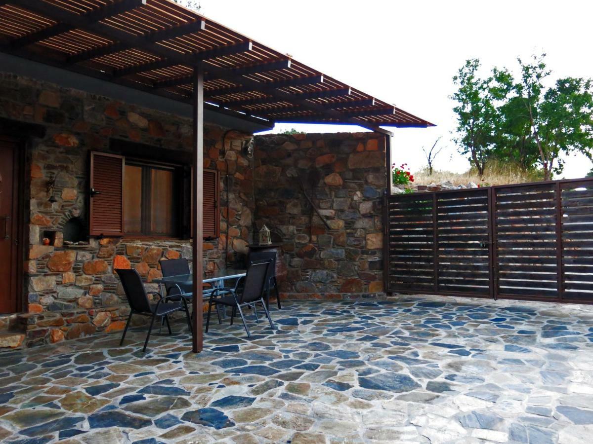 "Pefkopetro" Traditional House Keramoti  Екстер'єр фото